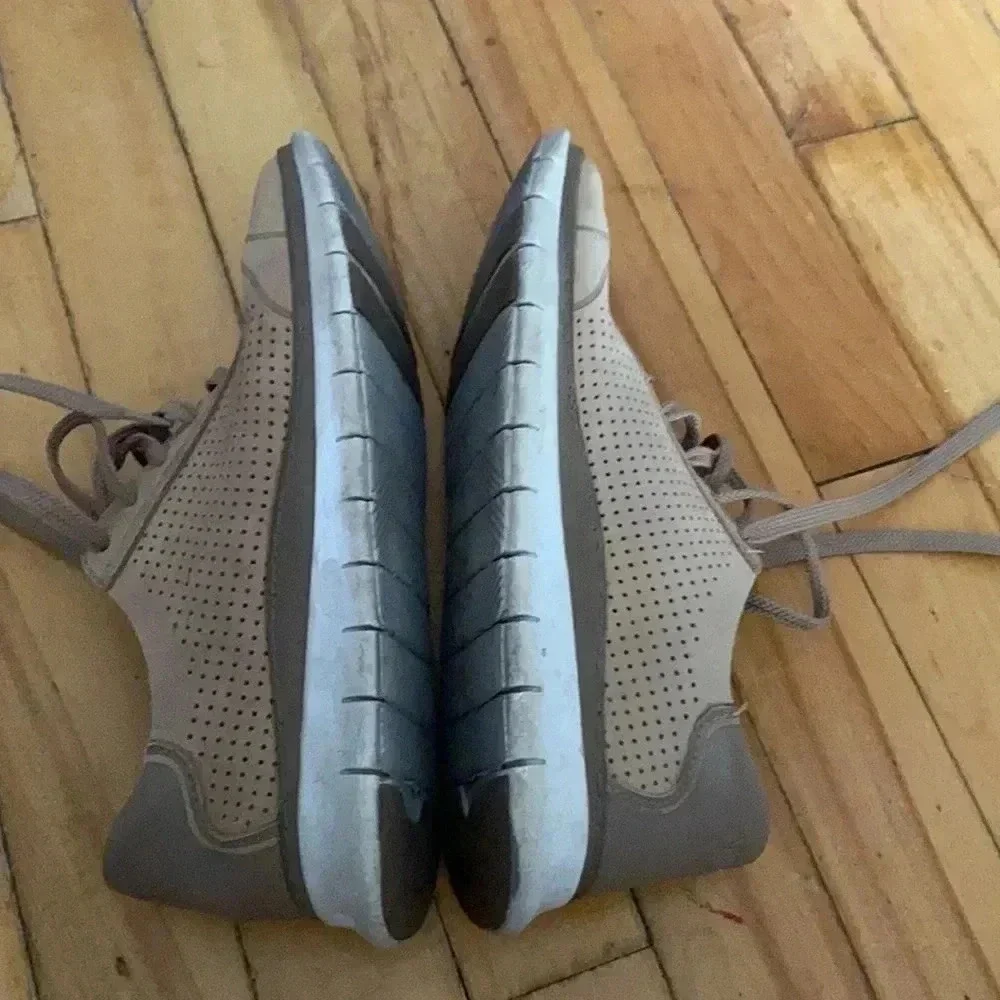 Vionic  shoes - Picture 7 of 8